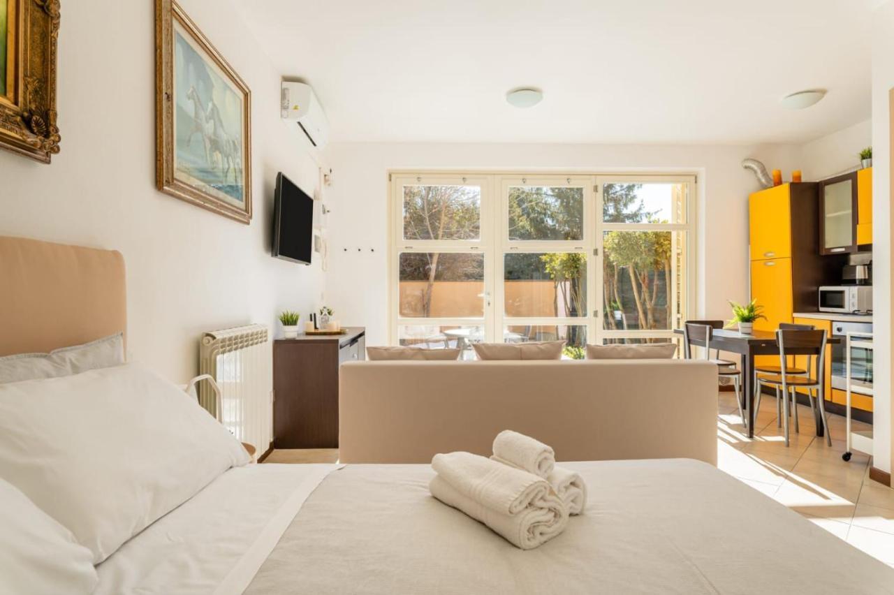 { White Garden } -Comfort, Parking & Wi-Fi- Lucca Buitenkant foto
